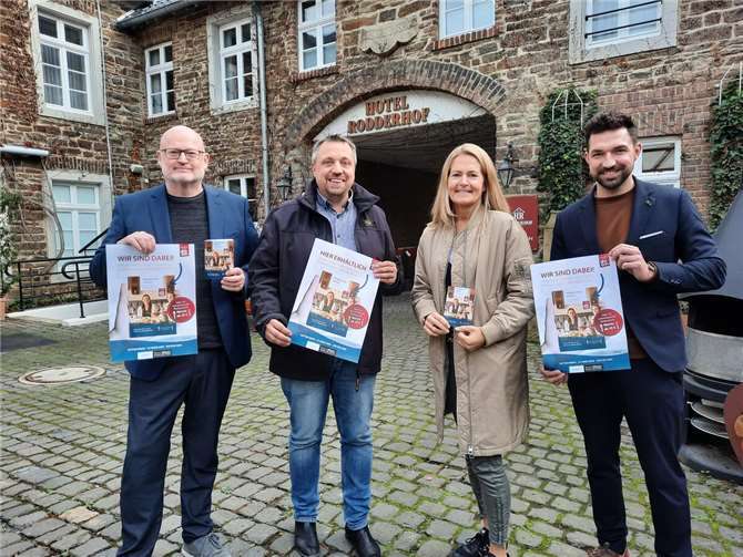 Stellten die Aktion „Probier mal Ahrtal“ vor: Andreas Lambeck (Geschäftsführer Ahrtal-Tourismus), Frank Mies (Agentur „shapefruit“), Meike Carll (Referentin Tourismus) und Daniel Hempen (Hotel Rodderhof).  Foto:Barbara Knieps