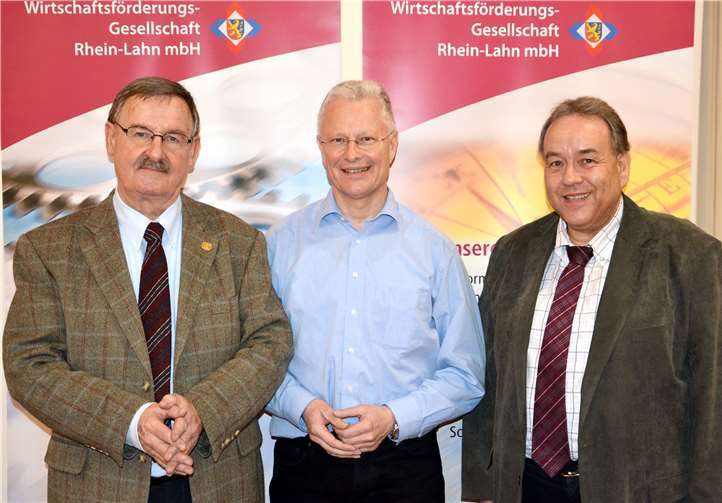 Stellten die Ideen Friedrich Wilhelm Raiffeisens dar: Referent Josef Zolk, Landrat Frank Puchtler und WFG-Geschäftsführer Wolf-Dieter Matern (von links). Foto: Uwe Rindsfüßer