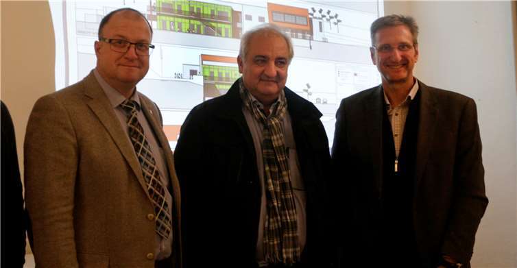 Stellten die Pläne vor. Von Links: Vorsitzender des Kindergarten Zweckverbandes Guido Nisius,Architekt André Roger Bolligerund Winfried Claesgens als Beratender IngenieurSES