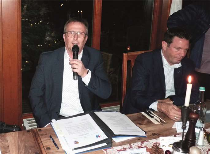 Stellvertretend für den erkrankten VG-Bürgermeister Jörg Lempertz erläuterte der Erste Beigeordnete Joachim Plitzko (l.) den VG-Haushalt 2020.Foto: FRE