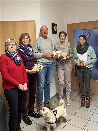 Stellvertretend für die Abteilungen im Projekt „Leben & Älterwerden in…“ v.l. Hedi Neukirchen, Lisa Hütter-Klemmer, Olaf Wulf, Karin Eregger mit der Leitung Caritas Eva.  Fotos: Walter Neukirchen