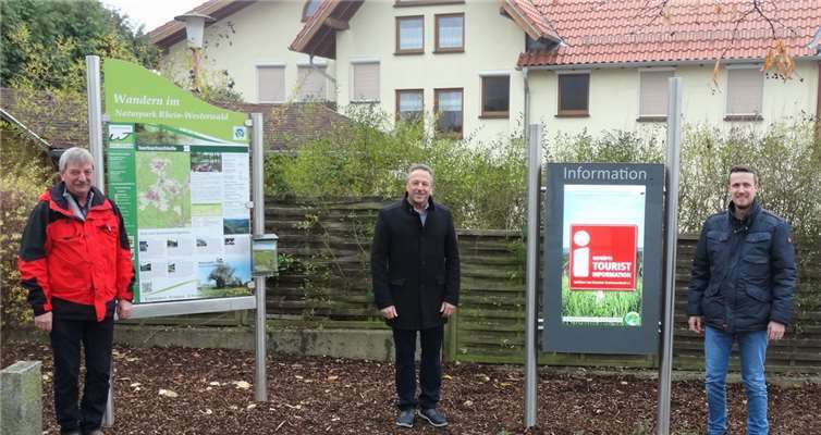 Stellvertretend präsentierte der Touristik-Verband Wiedtal mit dem 1. Vorsitzenden Hans-Werner Breithausen und Geschäftsführer Florian Fark das Terminal in Anhausen gemeinsam mit Ortsbürgermeister Heinz-Otto Zantop.Foto:Privat