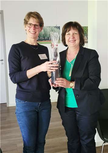 Stellvertretende Hospizleiterin Anna Louen mit UFH-Mitglied Andrea Krämer.  Foto: UFH Bad Neuenahr