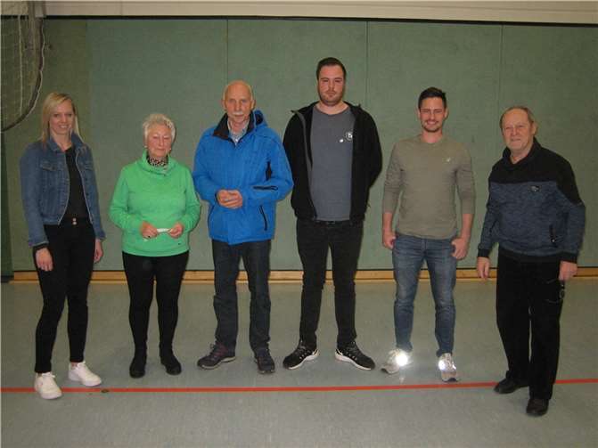 Stellvertretende Vorsitzende Astrid Israel, Marlies Künster, Arno Sauer, Lukas Müller, Fabian Quirbach und Vorsitzender Josef Bartz. Fotos: TV Bassenheim
