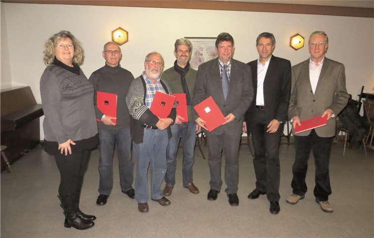 Stellvertretende Vorsitzende Christa Schäfer, Norbert Just, Helmut Koch, Hans Weinert, Klaus Herbel, Vorsitzender Achim Bermel und Albert Weiler. Privat