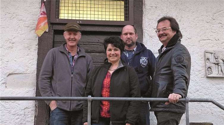 Stellvertretender Backesmeister Karl Heinz Kettel, Kassiererin Birgit Schabo, Backesmeister Hans Schabo und Schriftführer Andreas Winkelmann (v.li.). privat