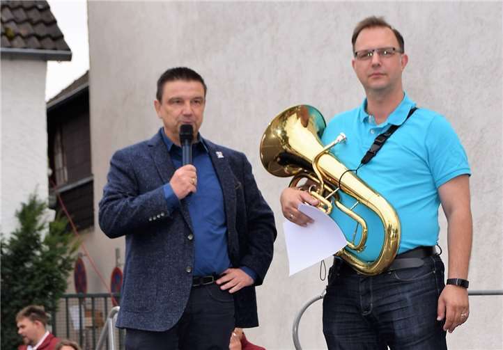 Stellvertretender Bürgermeister Manfred Lütz (li.) wollte die Bürgermeisterin Petra Kalbrenner in den Ruhestand schicken.