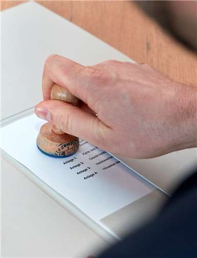 Stempel drauf: Die Ortsgemeinden Hillscheid und Hilgert vergeben die Erdgas-Konzession für weitere 20 Jahre an die GVW.