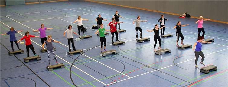 Step Aerobic ab dem 1. März immer mittwochs um 18 Uhr in der Waldbreitbacher Sporthalle. Foto: VfL Waldbreitbach/Josef Hoß