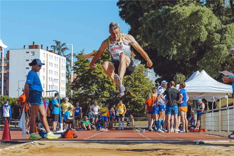 Stephan König holt sich in Besançon/ Frankeich die Bronzemedaille im Ultramehrkampf.  Foto: adc_photographies