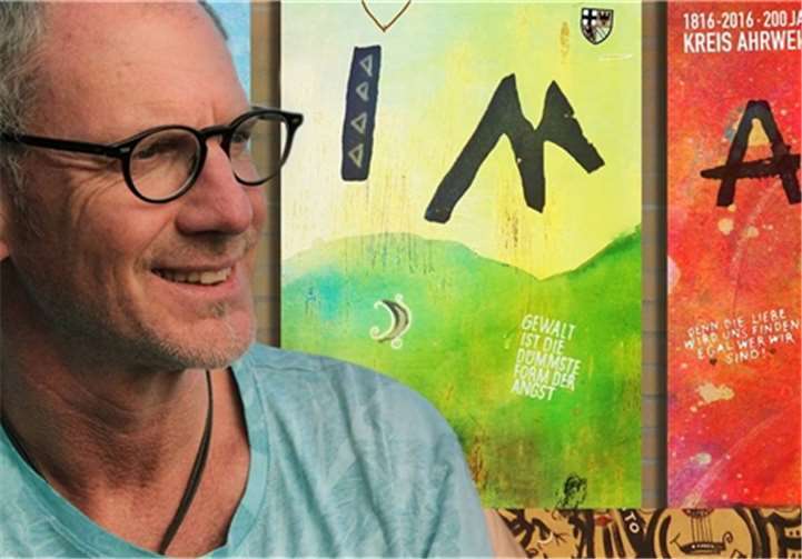 Stephan Maria Glöckner hat Tafeln als Kunstwerke entworfen, die junge Menschen vervollständigen sollen. Kreisverwaltung Ahrweiler