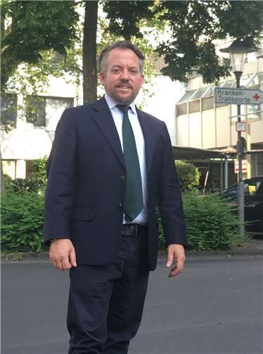 Stephan Wefelscheid, Parlamentarischer Geschäftsführer der Freie Wähler-Landtagsfraktion, vor dem Ev. Stift St. Martin.Foto: privat