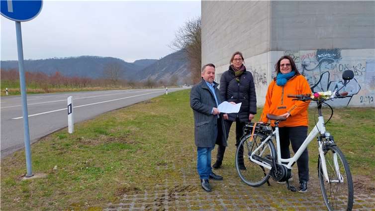 Stephan Wefelscheid mit Kathrin Laymann und Jutta Arnold. Foto: privat