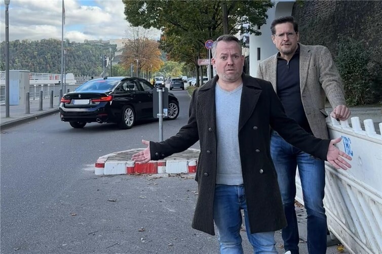 Stephan Wefelscheid und Christian Altmaier am Peter-Altmeier-Ufer. Foto: Claas Osterloh