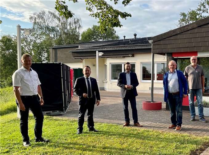 Stephan Wefelscheid und Stefan Bernhard Mies waren zu Gast im Freibad Münstermaifeld. Foto: privat