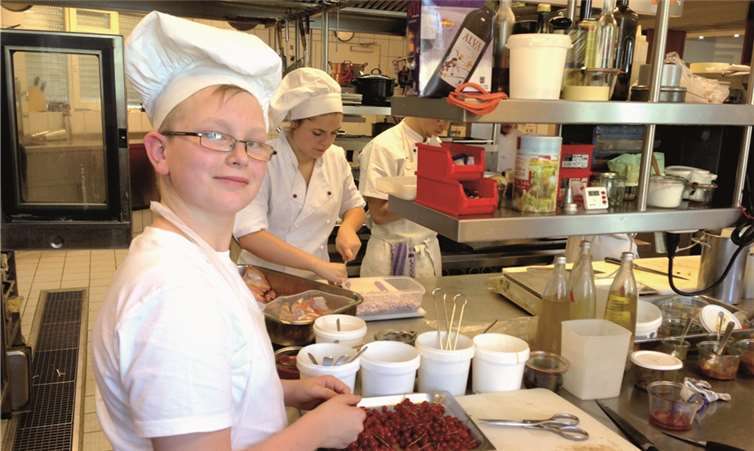 Stephan aus der Klasse 9a war begeistert von seinem Praktikum als Koch bei Jean-Marie Dumaine im Restaurant “Vieux Sinzig”. privat