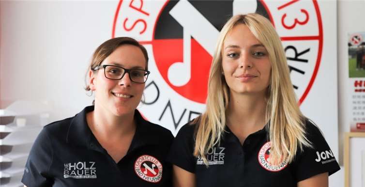 Stephanie Bohnsack (l.) und Michelle Stachelhaus sorgen künftig für Nachschub im Sponsoring des SC 13. Foto: Guido Kölzer/SC 13