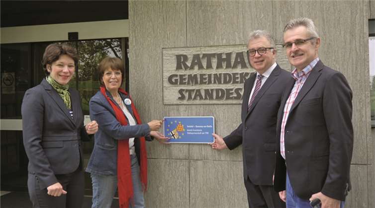 Stéphanie Duhr v.li. (stellvertretende Vorsitzende), Monika Wolf-Umhauer, Eckhard Maack und Stephan Will (Schatzmeister des Partnerschaftsvereins). Gemeinde Swisttal