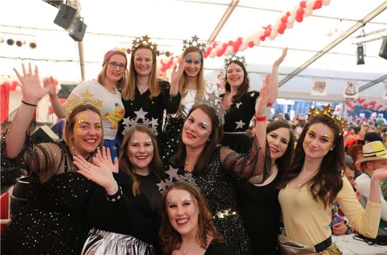 Sternenfänger ließen es im Zelt funkeln. Fotos: LFR