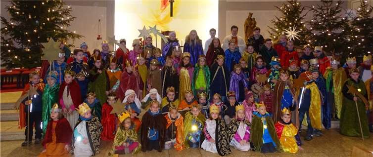 Sternsinger beim Aussendungsgottesdienst in Kurtscheid. Privat