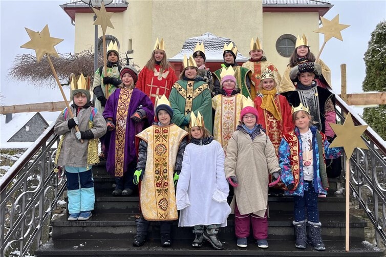 Sternsinger bringen Segen und sammeln Spenden in Macken. Foto: Daniela Sturm