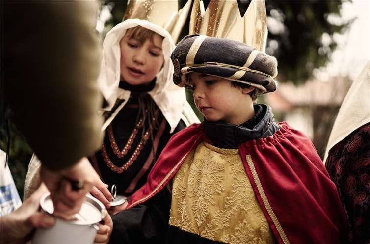 Sternsinger unterwegs. Foto: Benne Ochs Z Kindermissionswerk