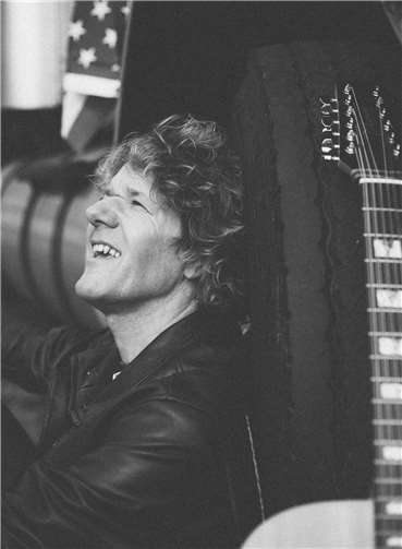 Steven F. Dengo singt, spielt Harps und begleitet sich auf der GitarreFoto: privat