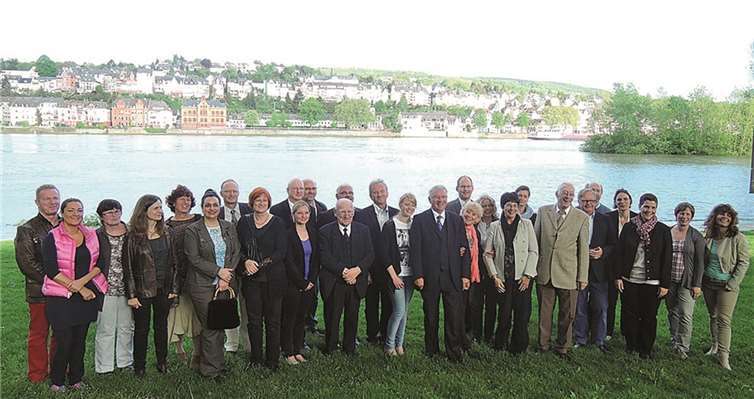 Stiftungsvorstand und Fördergeld-Empfänger kamen nach dem offiziellen Teil am Rhein zusammen.BSB