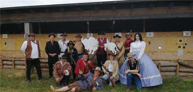 Stilecht gwandet traten die Teilnehmer des Rifleman-Wettbewerbs an. Foto: privat