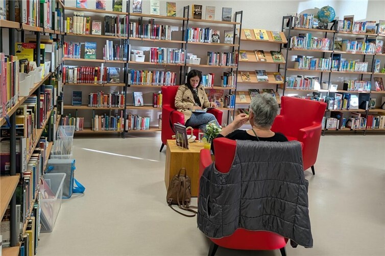 Still und doch gemeinsam lasen die Teilnehmer des Silent Reading in der Stadtbücherei Lahnstein. 