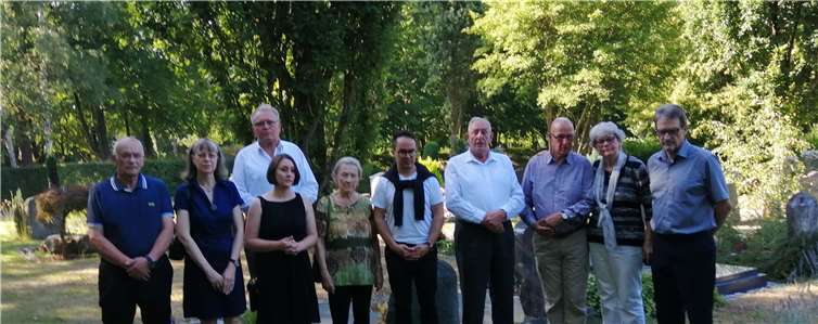 Stilles Gedenken auf dem Waldfriedhof. Fotos: privat