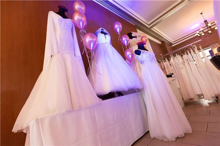 Stilvolle Anzüge und das richtige Kleid für jeden Typ fanden die Gäste bei den Ausstellern. Fotos: CEW