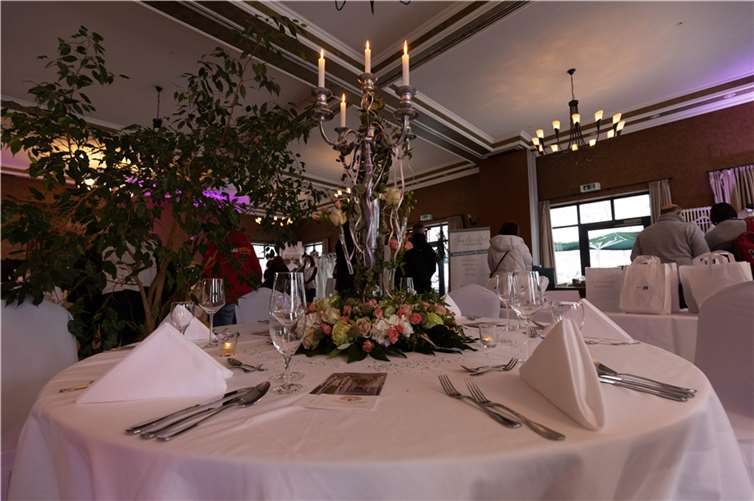 Stilvolle Tischdekorationen dürfen bei einer perfekten Hochzeit nicht fehlen.