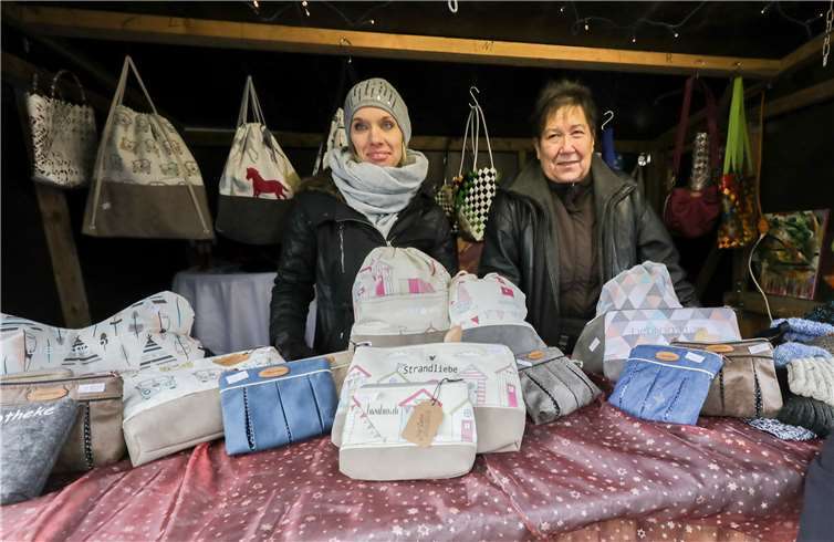 Stilvolle und praktische Taschen aus Handarbeit fand man auf dem Fritzdorfer Weihnachtsmarkt.
