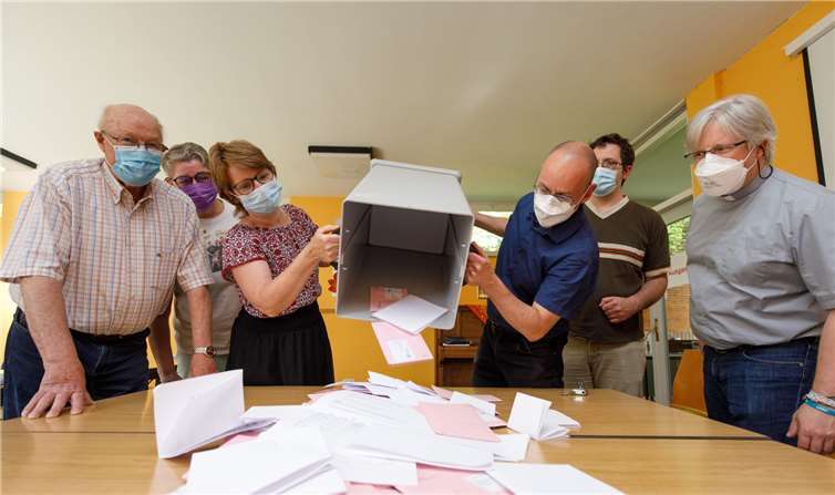 Stimmenauszählung in Rückeroth.Foto: Peter Bongard