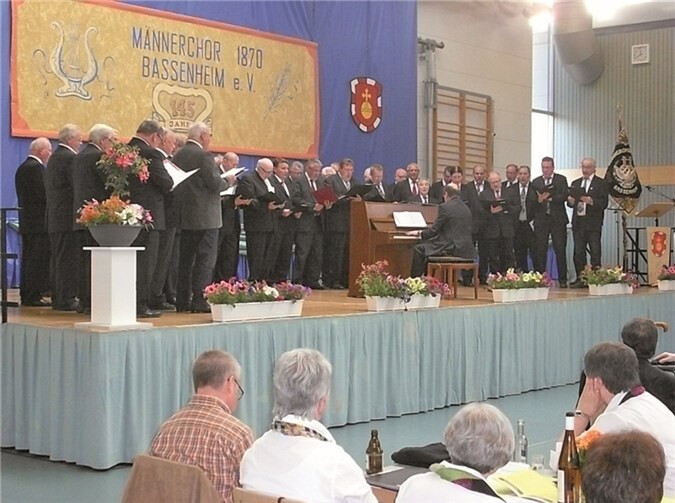 Stimmgewwaltig beim Bassenheimer Jubiläum: Der MGV Weitersburg mit großem Aufgebot. privat