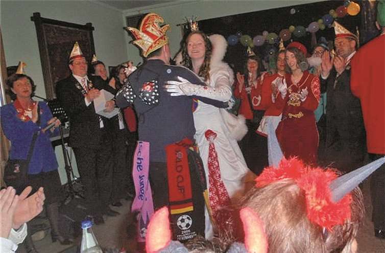 Stimmung ist Trumpf im närrischen „Wohnzimmer“ von Rolandswerth. privat