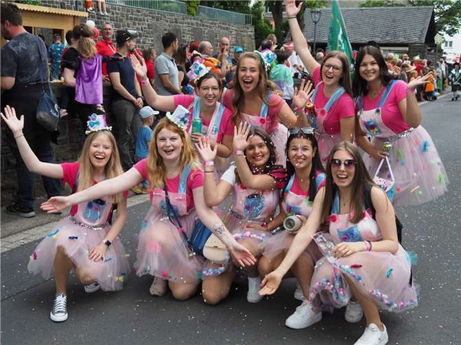Stimmung und gute Laune war beim Karnevalszug in Sankt Johann allgegenwärtig.  Fotos: Bernd Schmitz