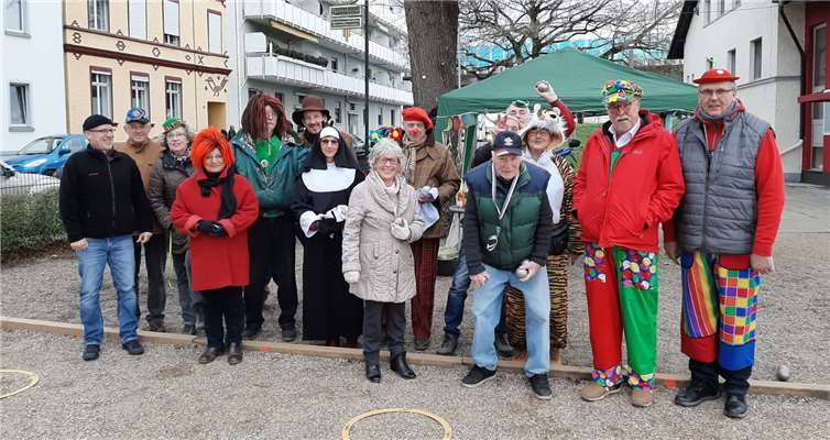 Stimmungsmusik, leckere Knabbereien und karnevalistische Spielregeln - so wird bei den Deichboulern Karneval gefeiert. Foto: privat