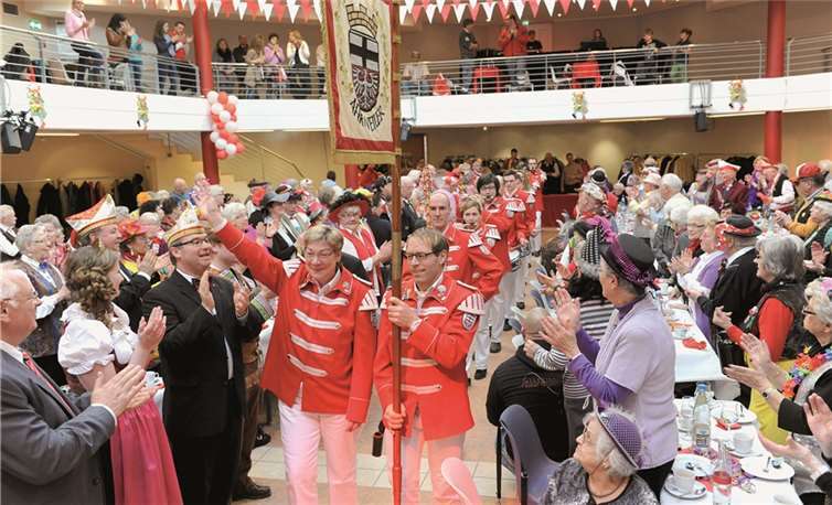 Stimmungsvoll und bunt ging es zu bei der Ahrweiler Seniorensitzung. FIX