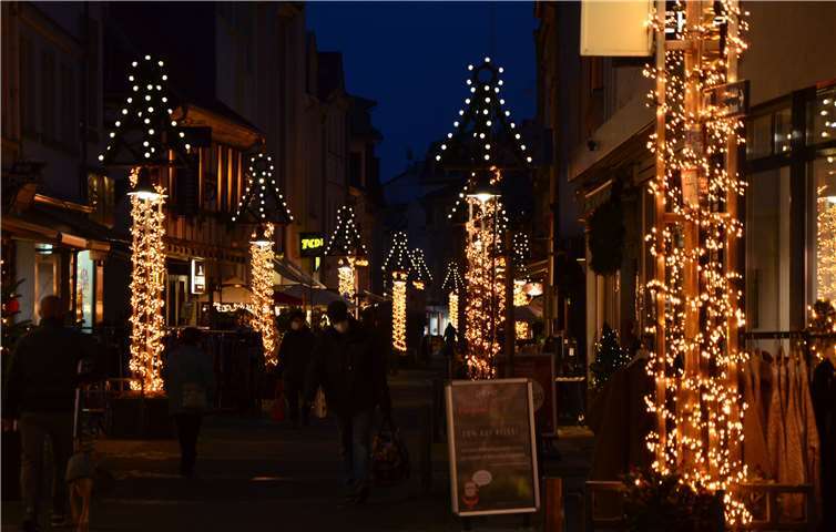 Stimmungsvoll wird die Remagener Fußgängerzone von tausenden Lichtern in Szene gesetzt. Foto: Stadt Remagen