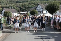 Oktoberfest und Trachtenumzug in Insul mit Musik und viel Gaudi