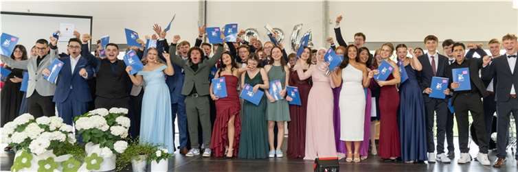 Stimmungsvolle Verabschiedung der Abiturienten am Gymnasium im Kannenbäckerland. Quelle: GiK