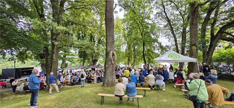 Stimmungsvoller Nachmittag mit traditioneller Blasmusik und moderner Tanzmusik.  Foto: Olaf Nitz