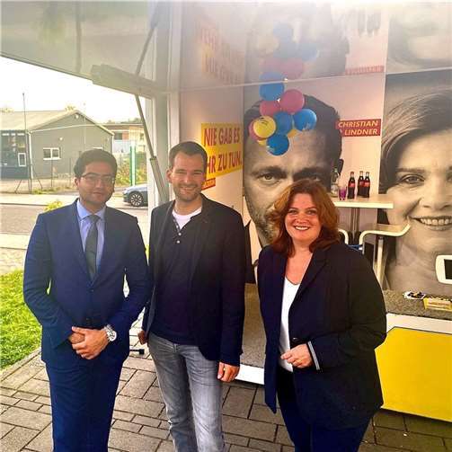 Stipendiat Rabii El Bacha mit Sandra Weeser und Johannes Vogel.Foto: Wahlkreisbüro Sandra Weeser, MdB