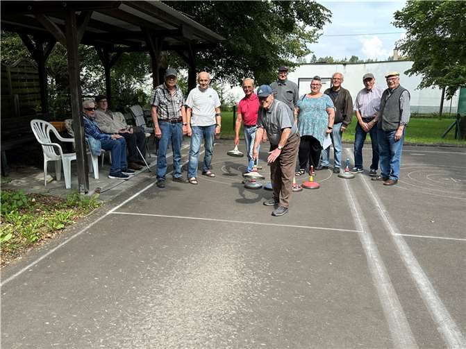 Stockschützen gibt es nicht nur in alpenländischen Gefilden, sondern auch in Niedermendig. Am Samstag, 30. September, kann der Sport ab 13 Uhr auf dem Vereinsgelände in der Vulkanstraße ausprobiert werden. Foto: VG-Verwaltung Mendig/Stefan Pauly