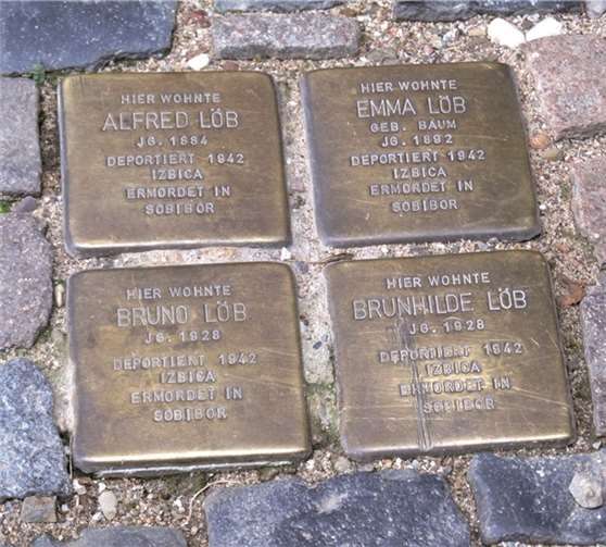 Stolpersteine erinnern an die jüdische Familie Löb.privat