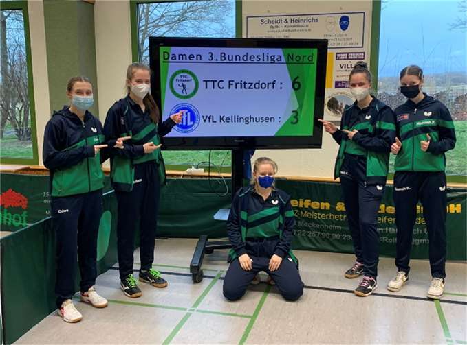 Stolz auf den Sieg: von links: Chloe Thomas, Charlotte Schönau, Steffi Hoffmann Hannah Schönau, Hanna Krießbach.  Fotos: privat