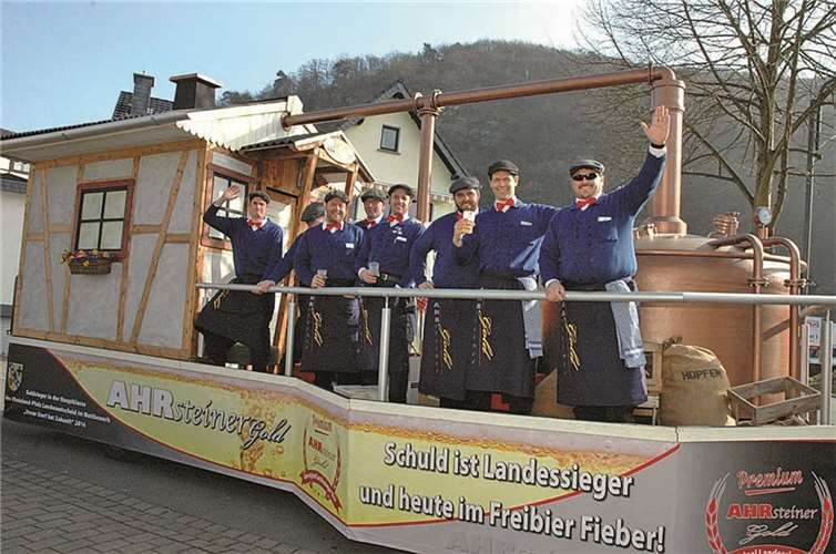 Stolz auf ihr Dorf und in Siegerlaune zeigten sich die Junggesellen von Schuld. UM
