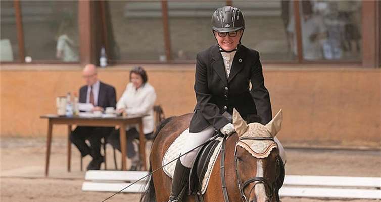 Stolz auf ihren ersten Platz: Laura Knauf mit „Didi“. BV